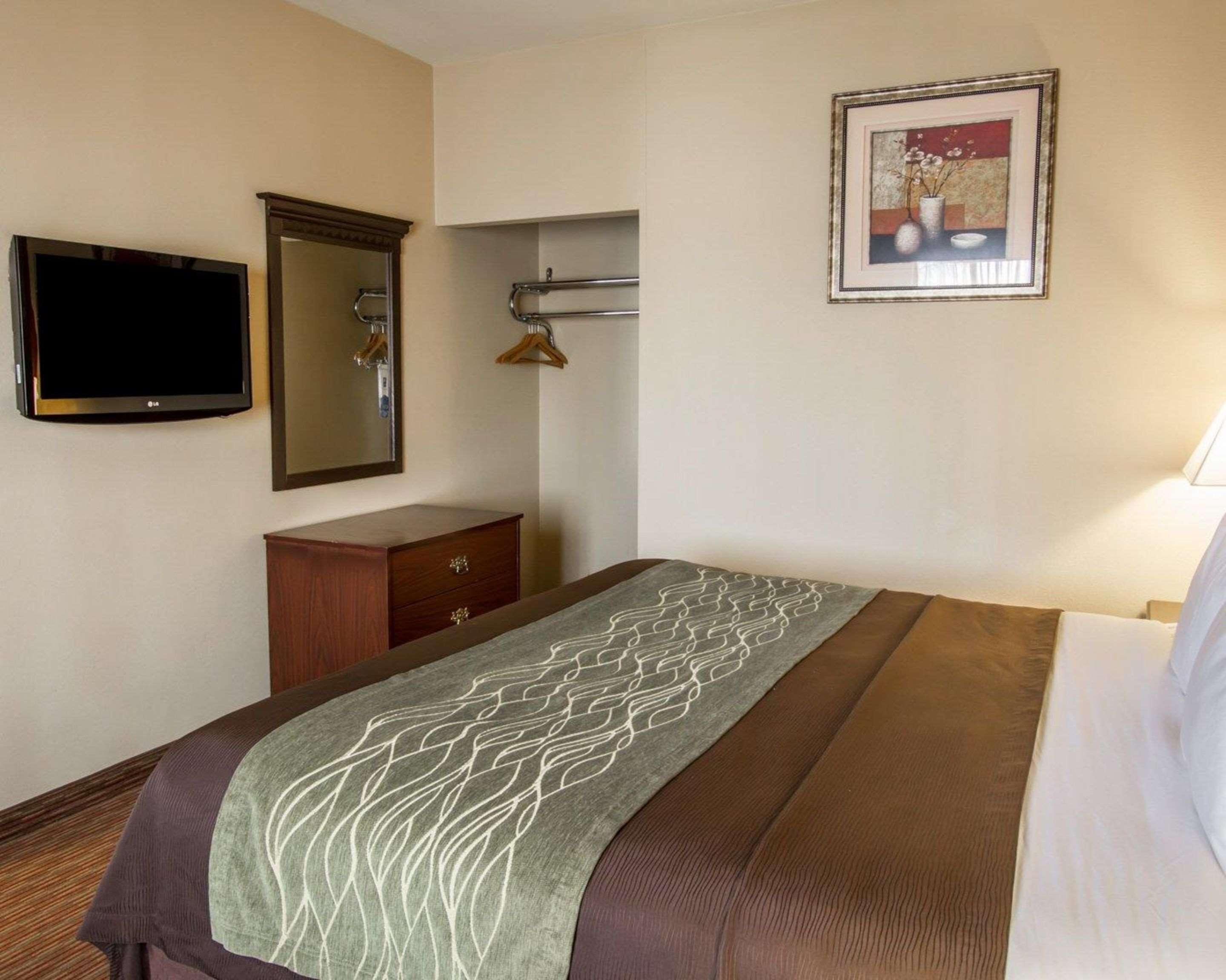 Comfort Inn West Phoenix At 27Th Ave And I-I0 Экстерьер фото