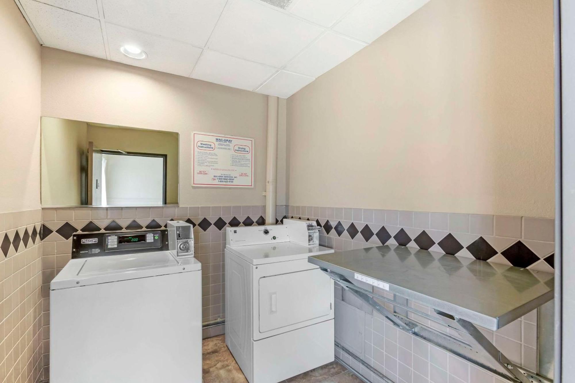 Comfort Inn West Phoenix At 27Th Ave And I-I0 Экстерьер фото