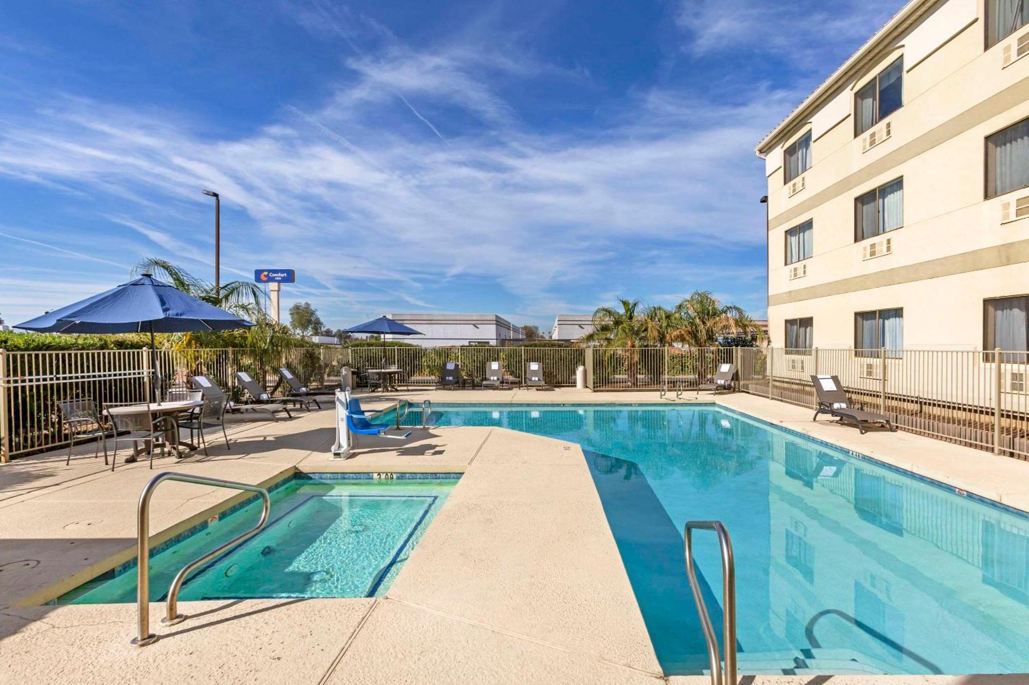 Comfort Inn West Phoenix At 27Th Ave And I-I0 Экстерьер фото