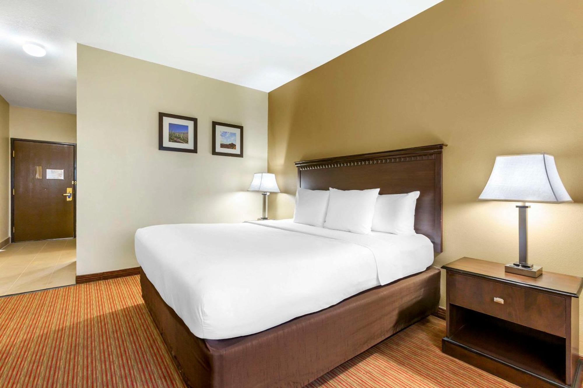 Comfort Inn West Phoenix At 27Th Ave And I-I0 Экстерьер фото