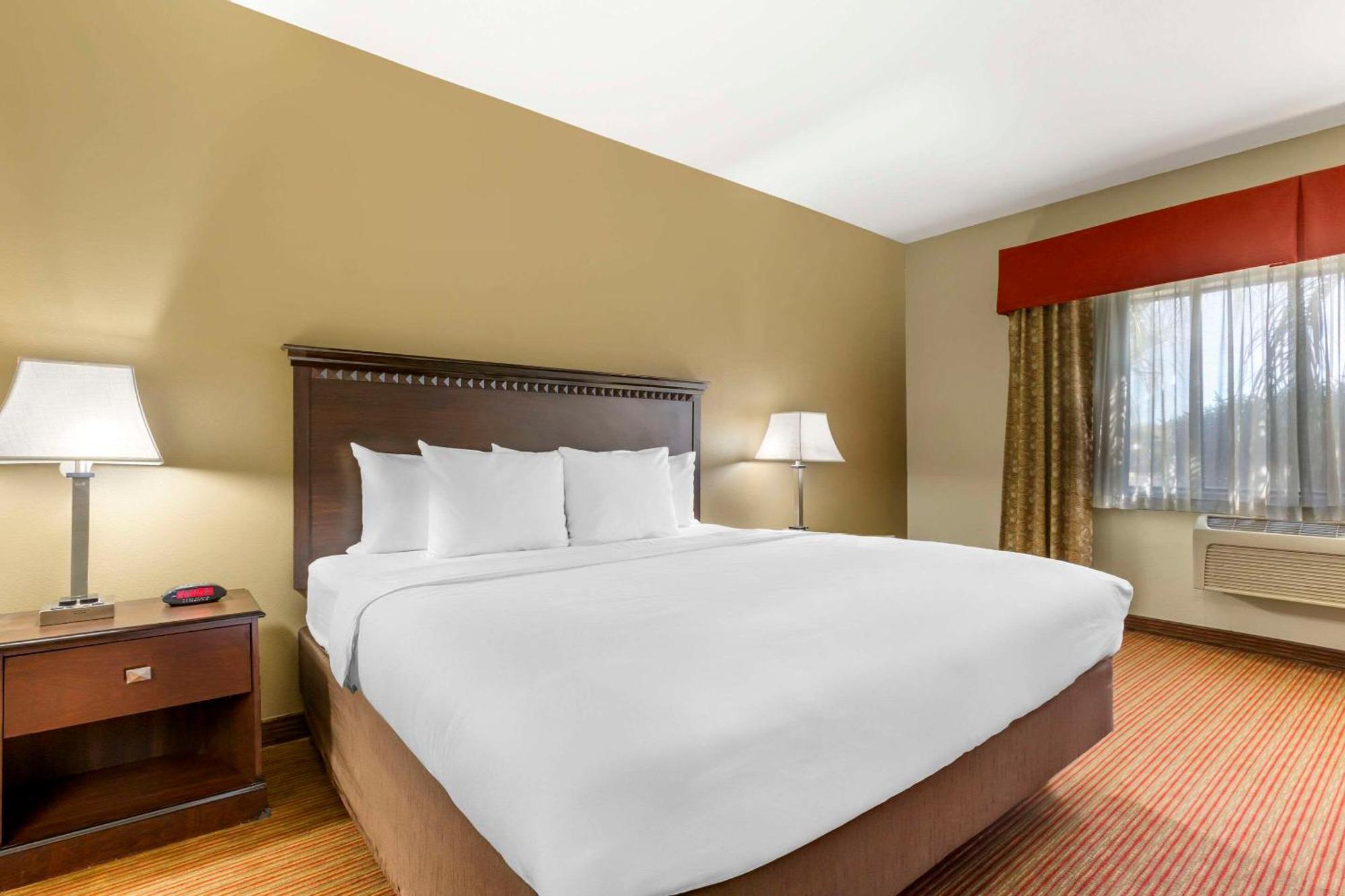 Comfort Inn West Phoenix At 27Th Ave And I-I0 Экстерьер фото
