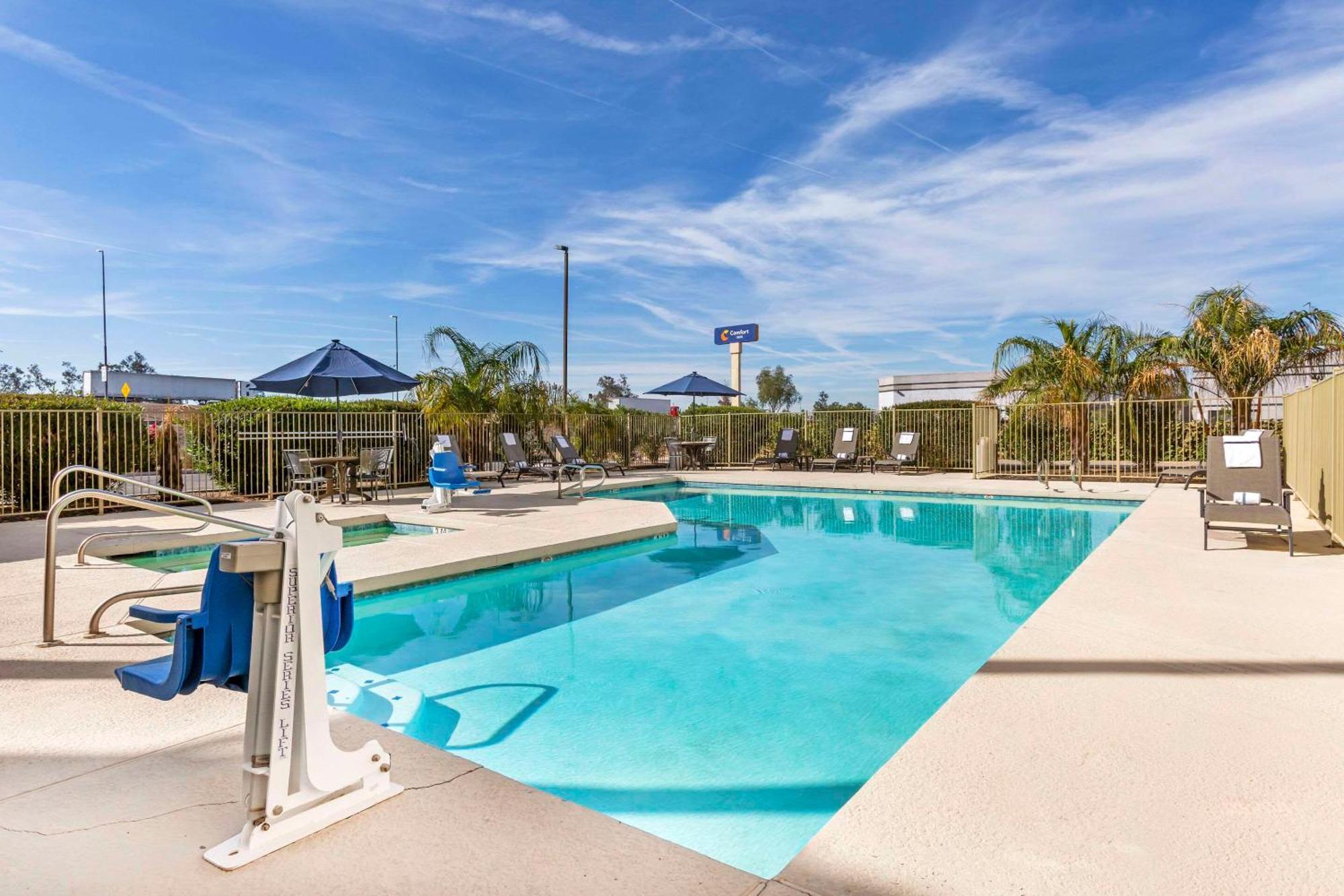 Comfort Inn West Phoenix At 27Th Ave And I-I0 Экстерьер фото
