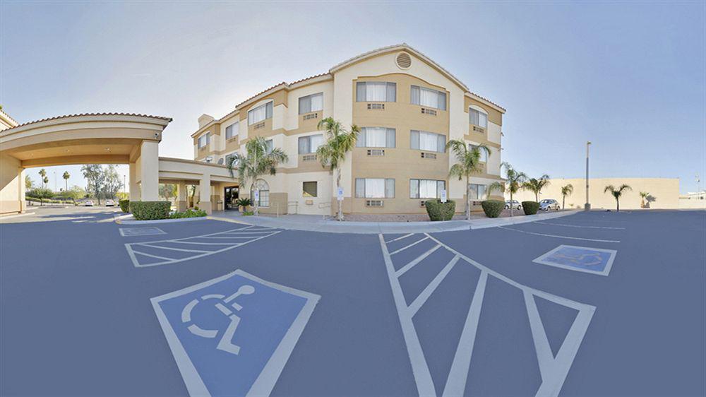 Comfort Inn West Phoenix At 27Th Ave And I-I0 Экстерьер фото
